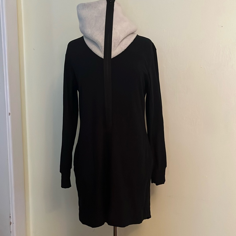 gr. dano long form fitting cardigan/sweatshirt with fleece cowl neck, medium